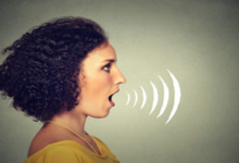 كيف يسمع الإنسان صوته وآلية عمل الأذن