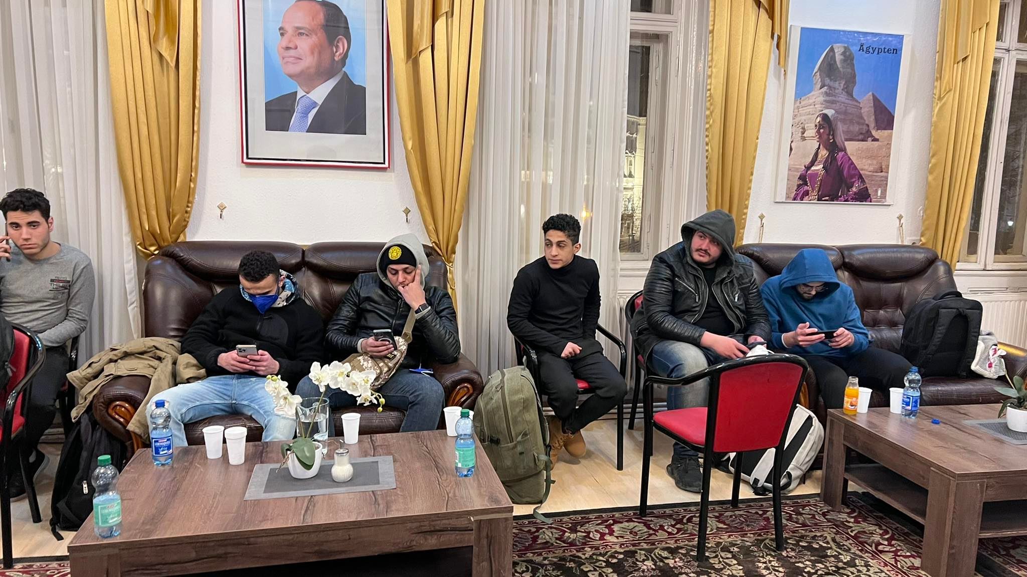 وصول أول دفعة من الطلبة المصريين القادمين من أوكرانيا إلى فيينا