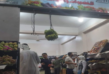 أهالي السويس تجبر خاطر فكهاني بعد تعرض تجارته للخسارة
