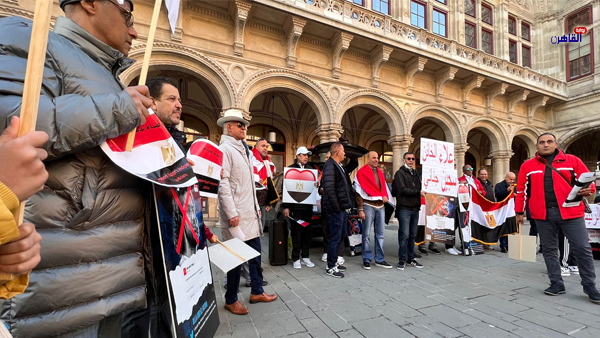 الجالية المصرية في فيينا تنظم وقفة تأيدية لدعم الرئيس السيسي