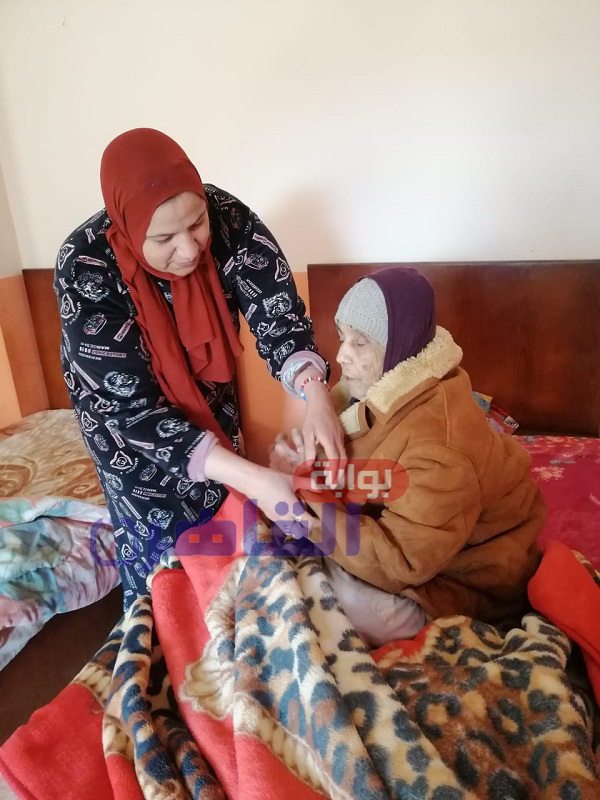 فريق التدخل السريع بتضامن المنوفية ينقذ مسنة بلا مأوى تفترش الرصيف