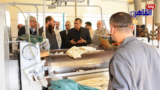 وزير الإنتاج الحربي يفاجئ شركة أبو زعبل للكيماويات بزيارة مفاجئة