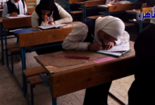 طلاب الشهادة الإعدادية في القاهرة يؤدون الآن امتحان اللغة الأجنبية