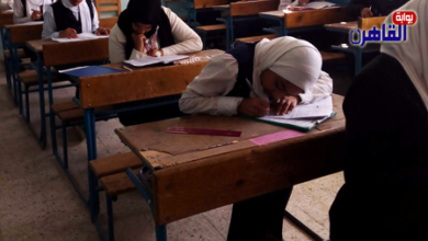 طلاب الشهادة الإعدادية في القاهرة يؤدون الآن امتحان اللغة الأجنبية