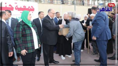 وزيرة التضامن ومحافظ القاهرة يوزعان سلع غذائية على سكان حي الأسمرات
