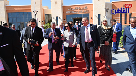طلاب الجامعات يزورون قرية التراث بشرم الشيخ لدعم الحرف اليدوية